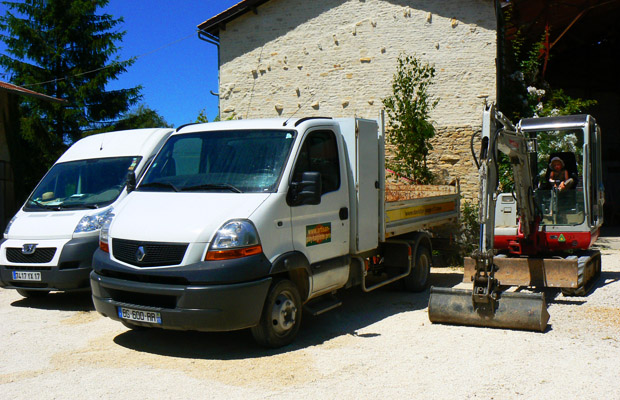 Livraison de végétaux, fleurs, terre végétale, granulats et matériaux décoratif en Charente Maritime (17) et Vendée (85)